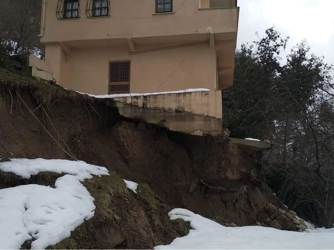 Son Yağışlar Sonrası Ağır Hasarlı Konuma Gelen Olan Konutlardan Biri